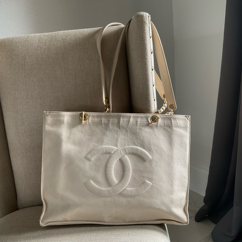 Chanel Grand Shopping Tote (GST) in Beige Caviar Leather